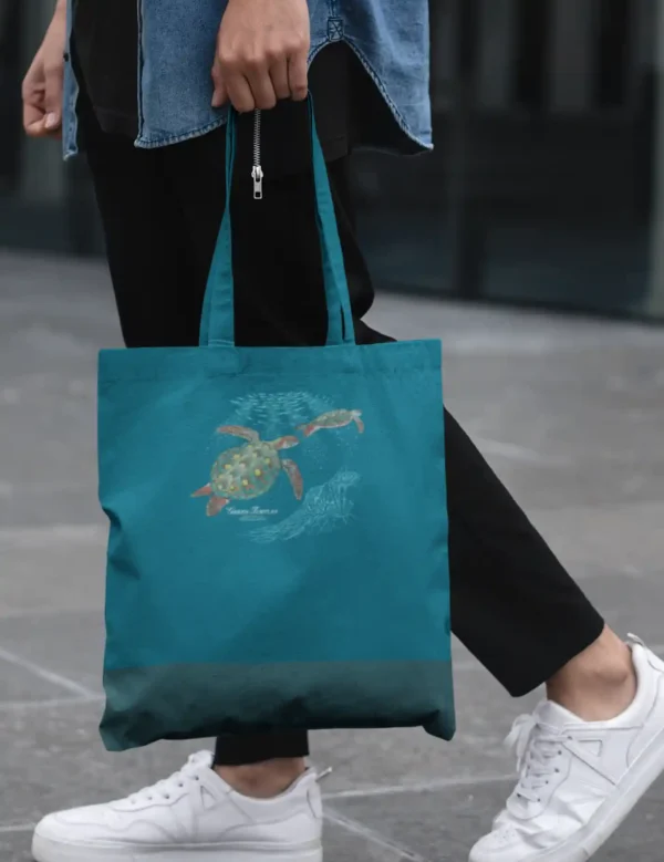 Turtle on Reef Tote Bag